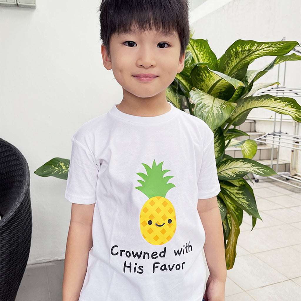 Crowned in His Favor | T-Shirt